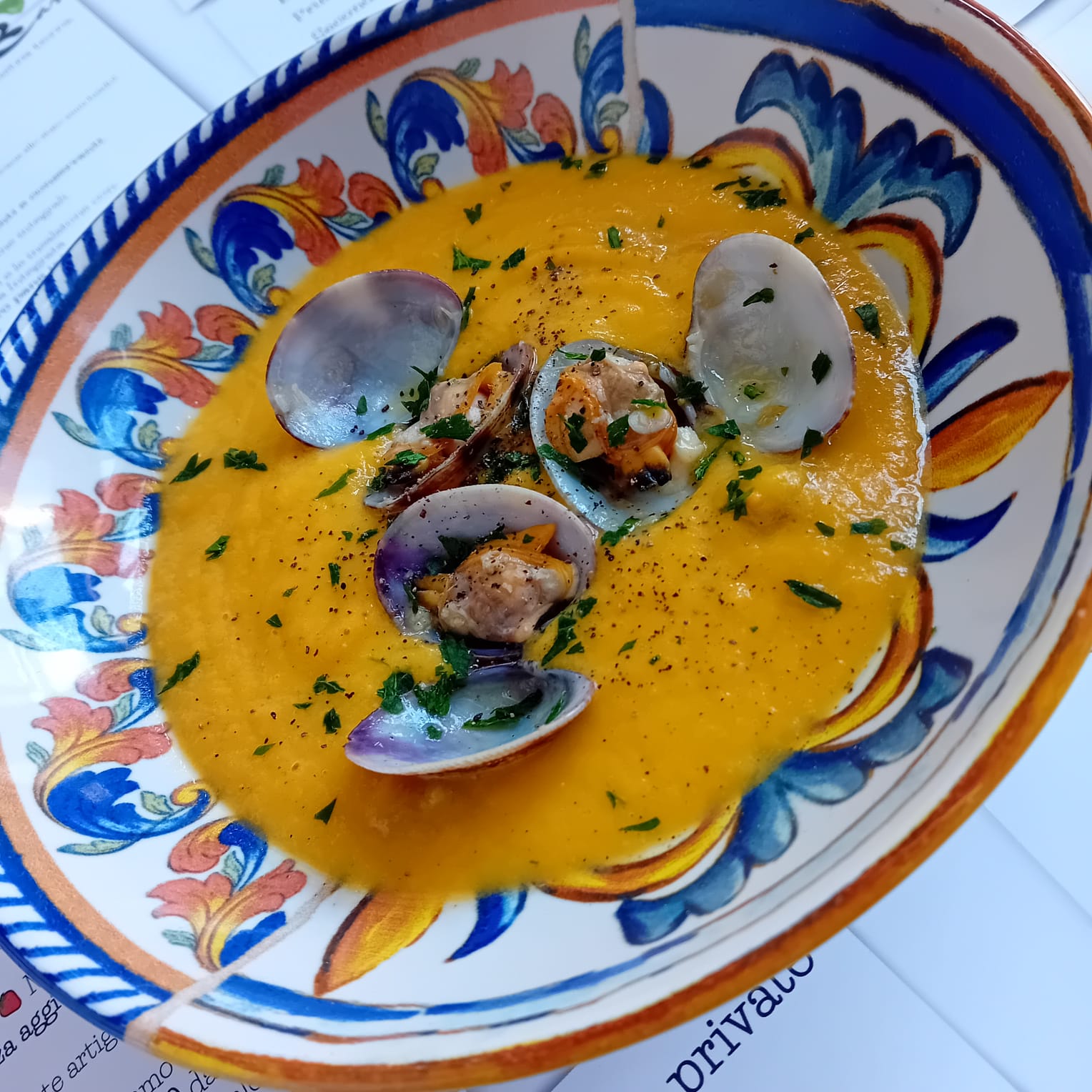Vellutata di zucca alle vongole – antipasto menù di mare cene di gruppo Barlume Cafè Pisa